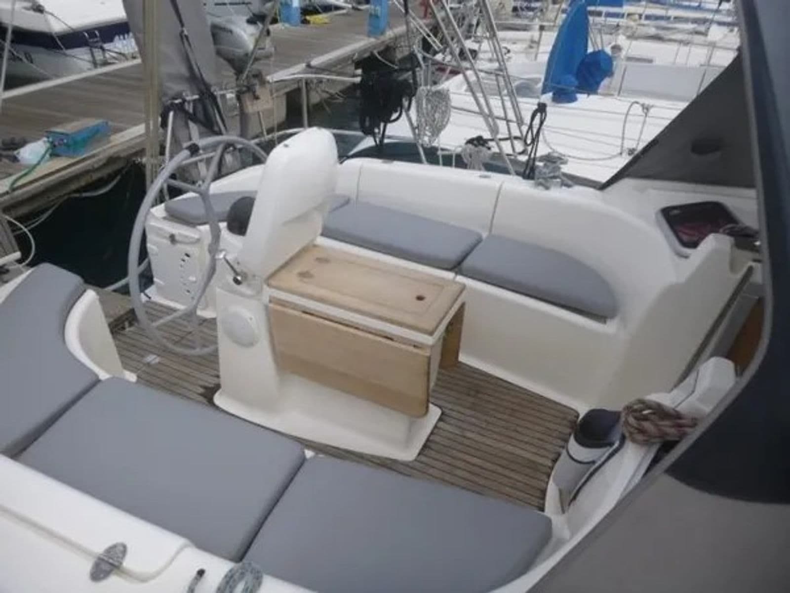 Bavaria Cruiser 37
