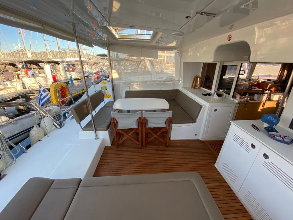 AEROPI |⛵ VIP, Skippered Only, Watermaker, Generator, AC, BBQ