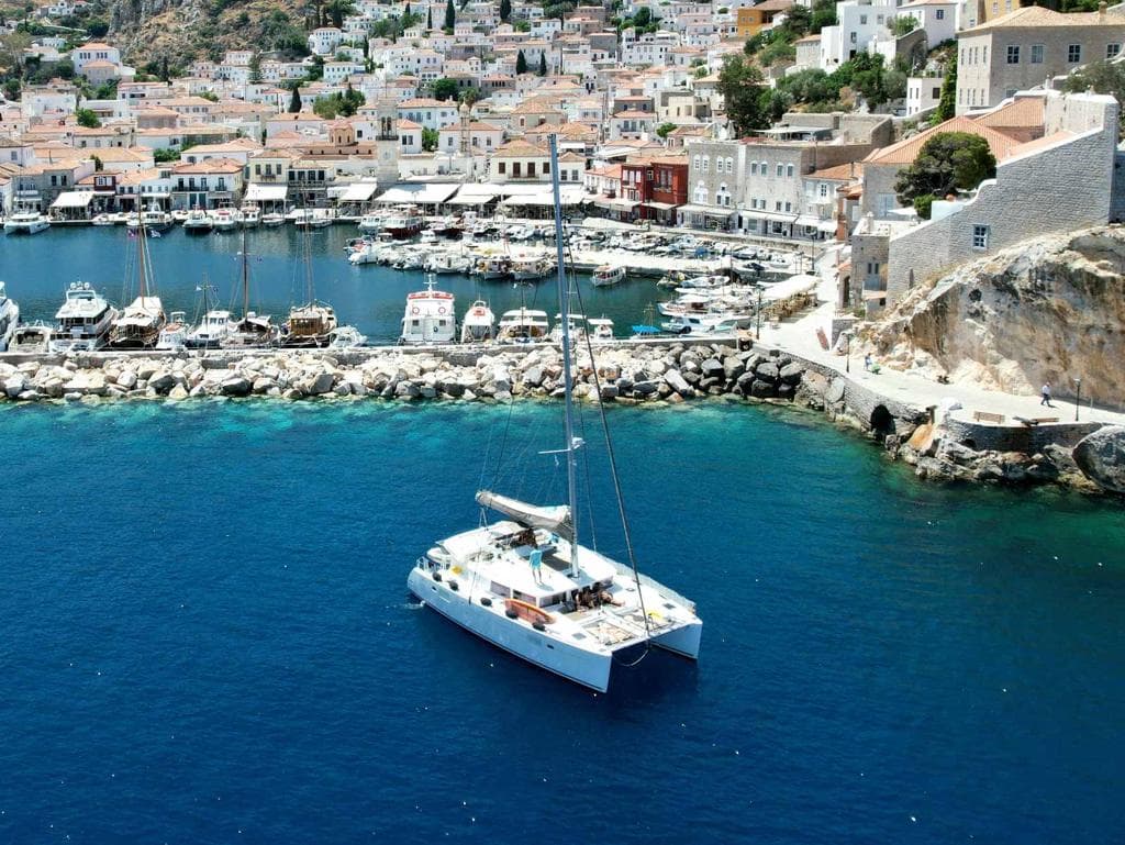AEROPI |⛵ VIP, Skippered Only, Watermaker, Generator, AC, BBQ