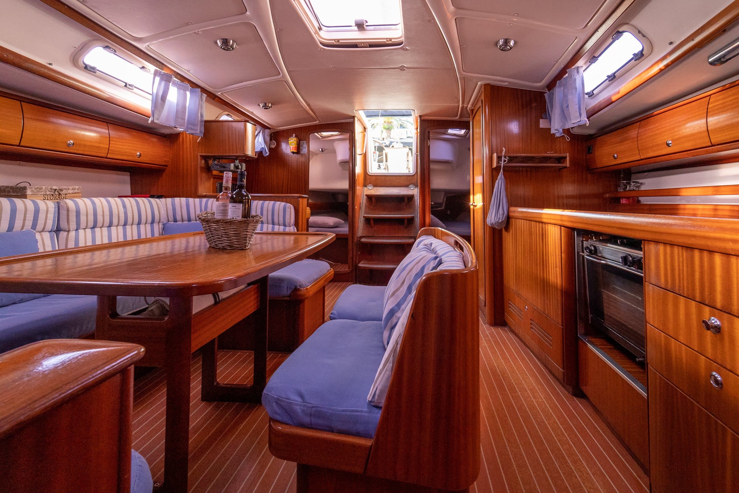 Danai (with Bowthruster ,Solar Panels, New Sails)