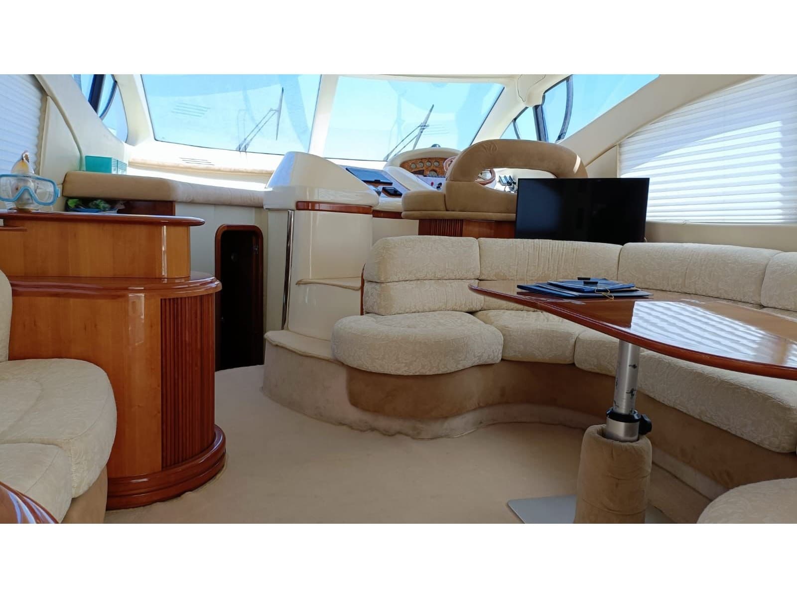 AZIMUT 46 (App)