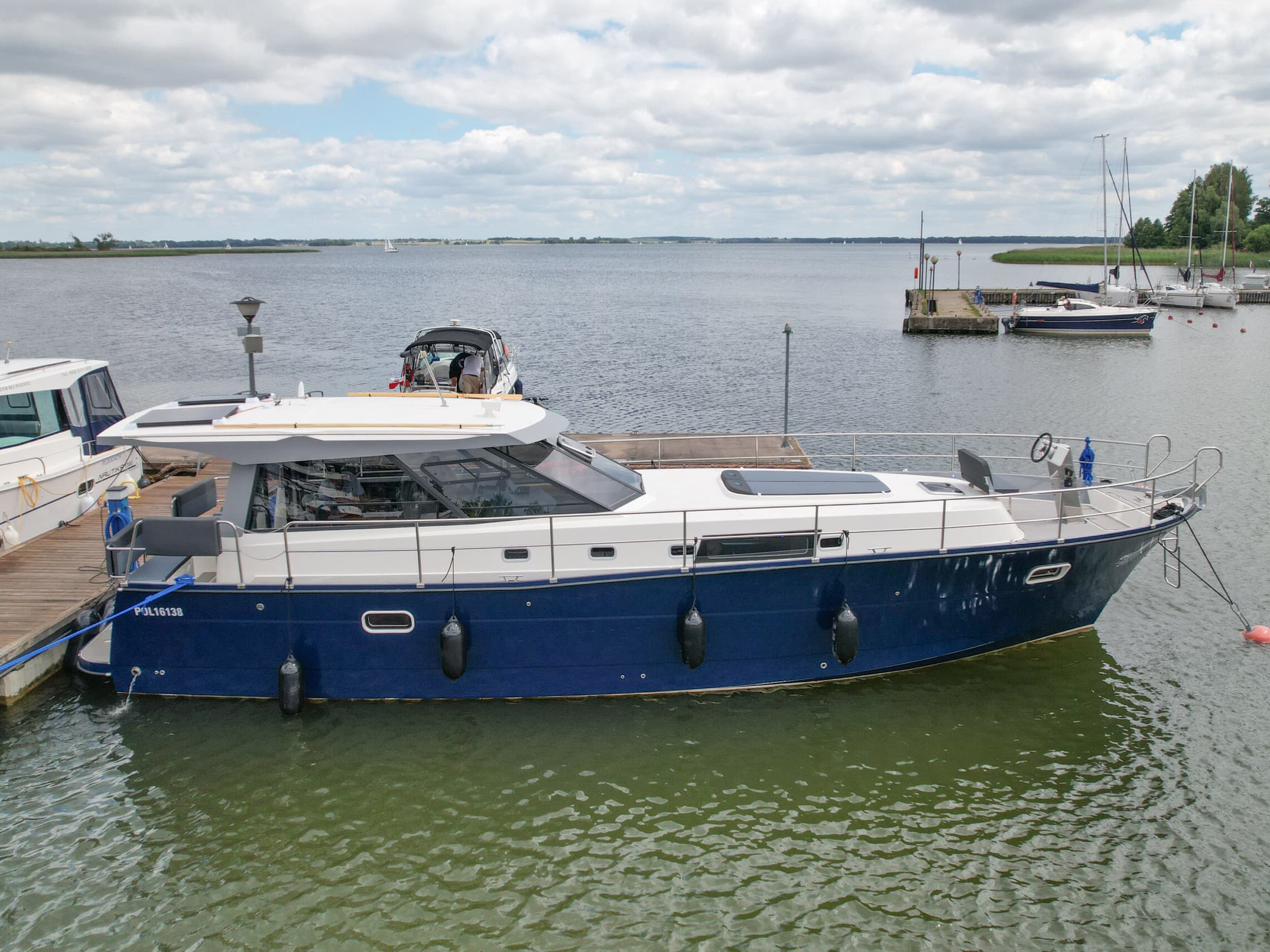 Nautika 1300 Royal