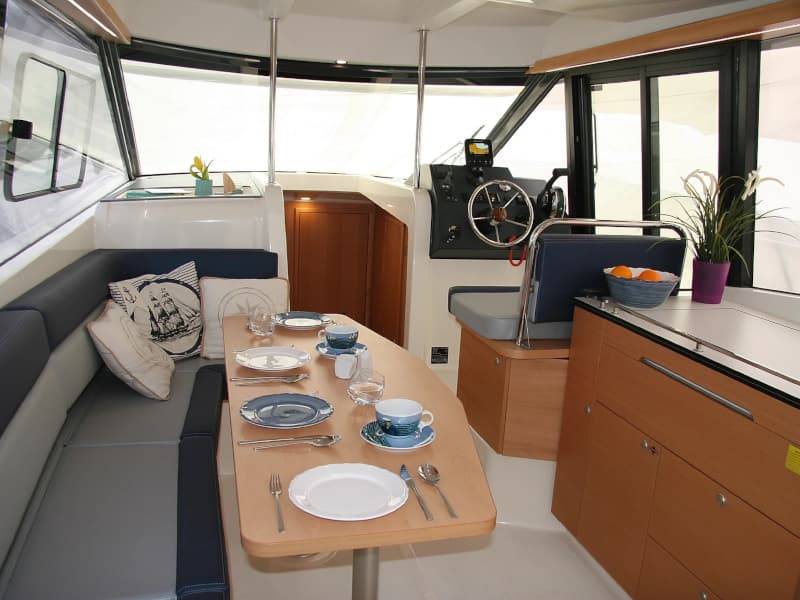 Platinum 989 Flybridge (Premiera)