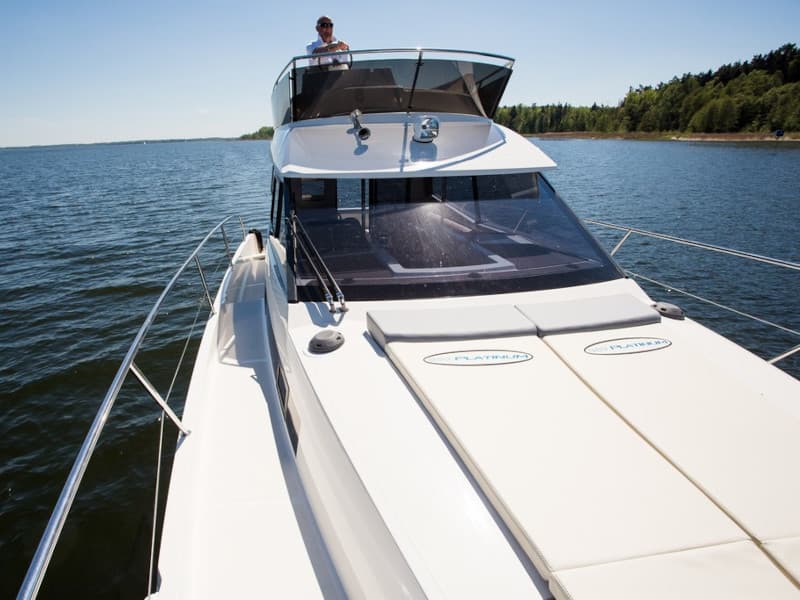 Platinum 989 Flybridge (Premiera)