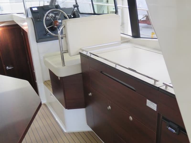 Platinum 989 Flybridge