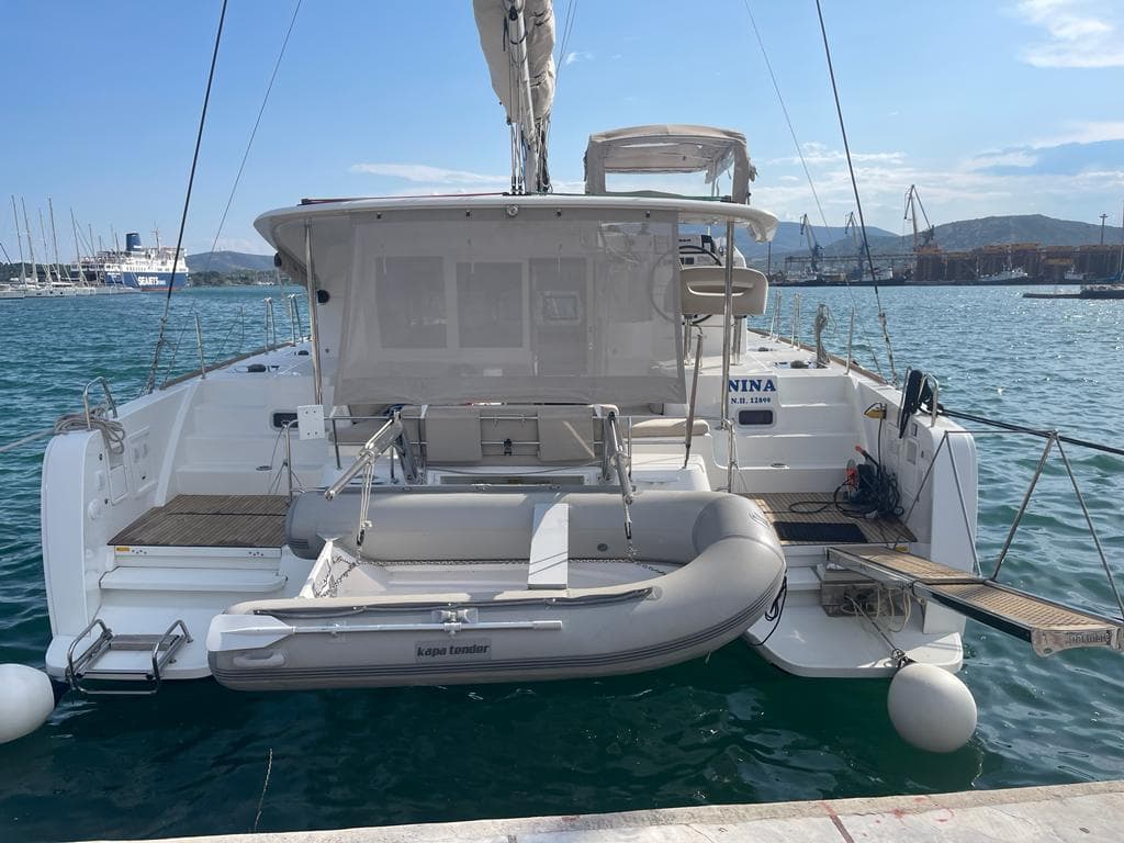 Nina (A/C, Gen 10KWA, watermaker, electric winch)