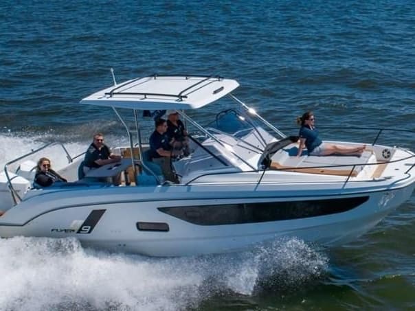 Beneteau 9