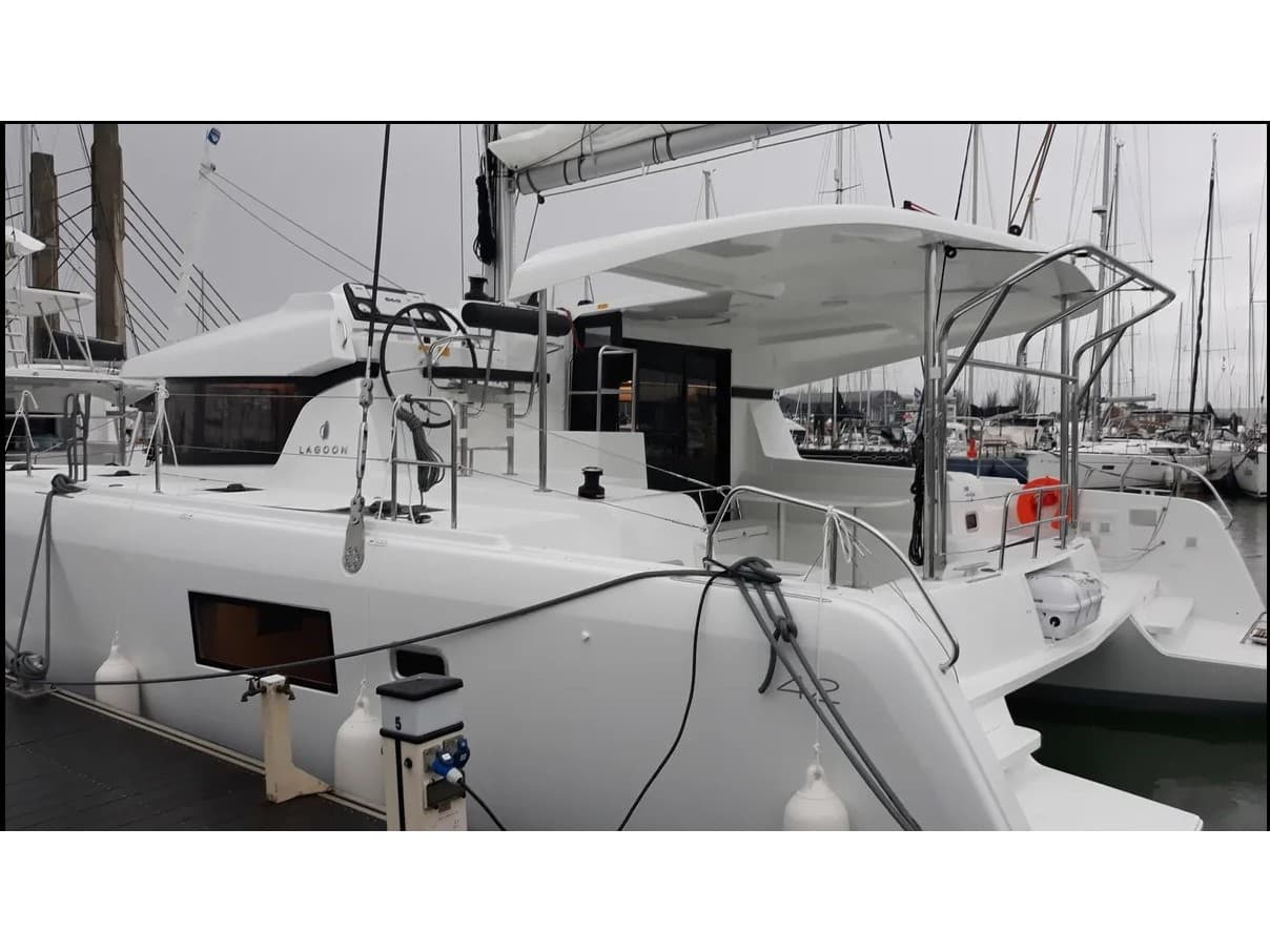 Lagoon 42 (2020) AM