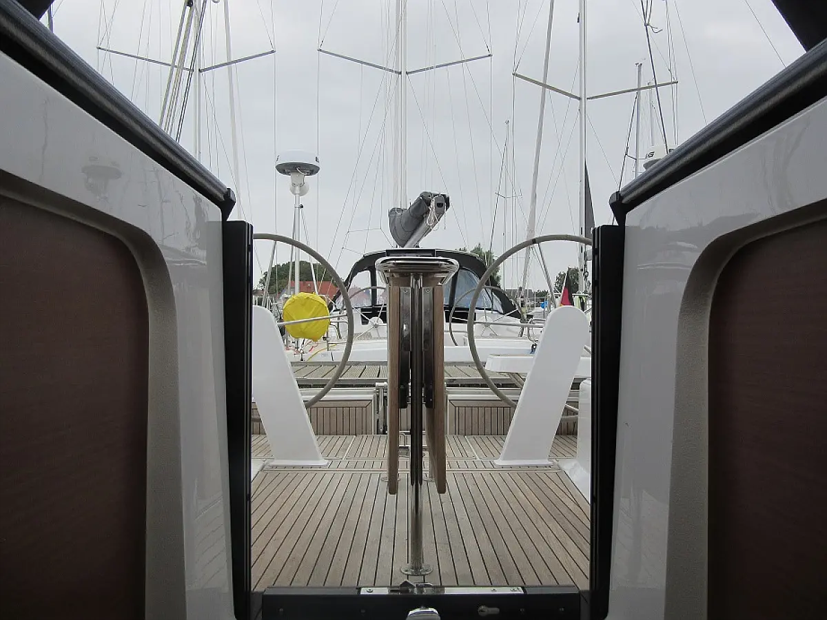 Eight (Hanse 418)