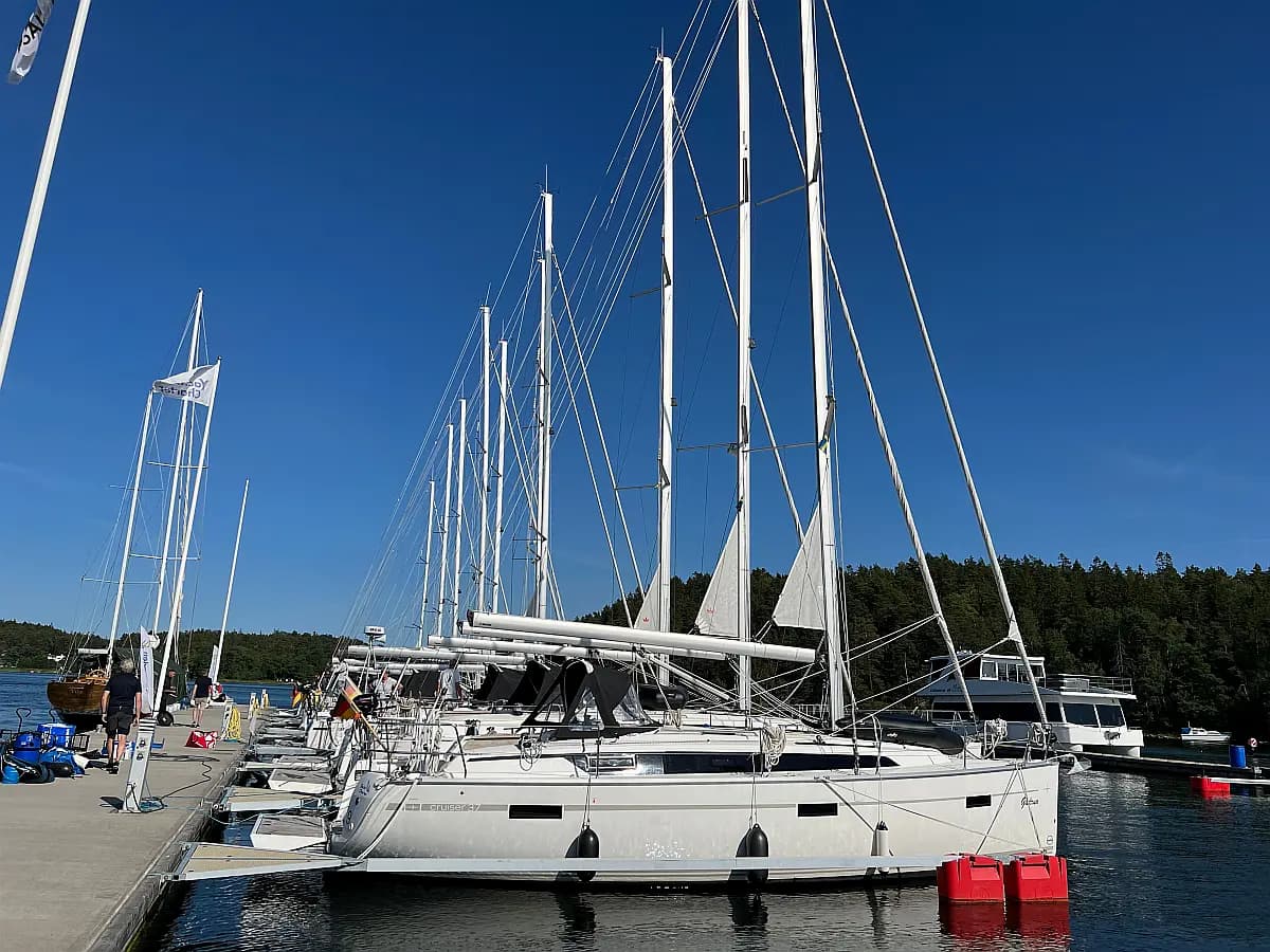 Sixteen (Bavaria Cruiser 37)