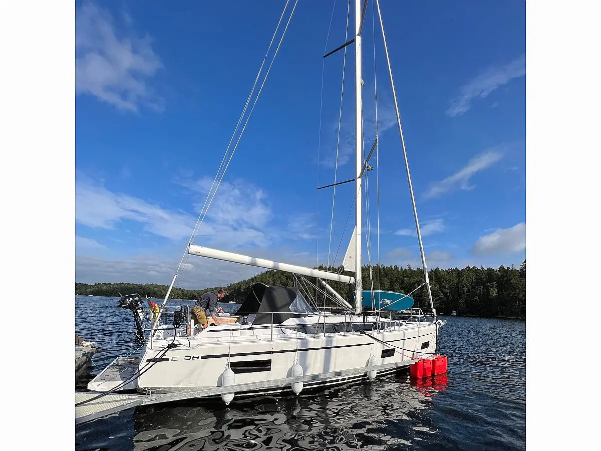 Twelve (Bavaria C38)