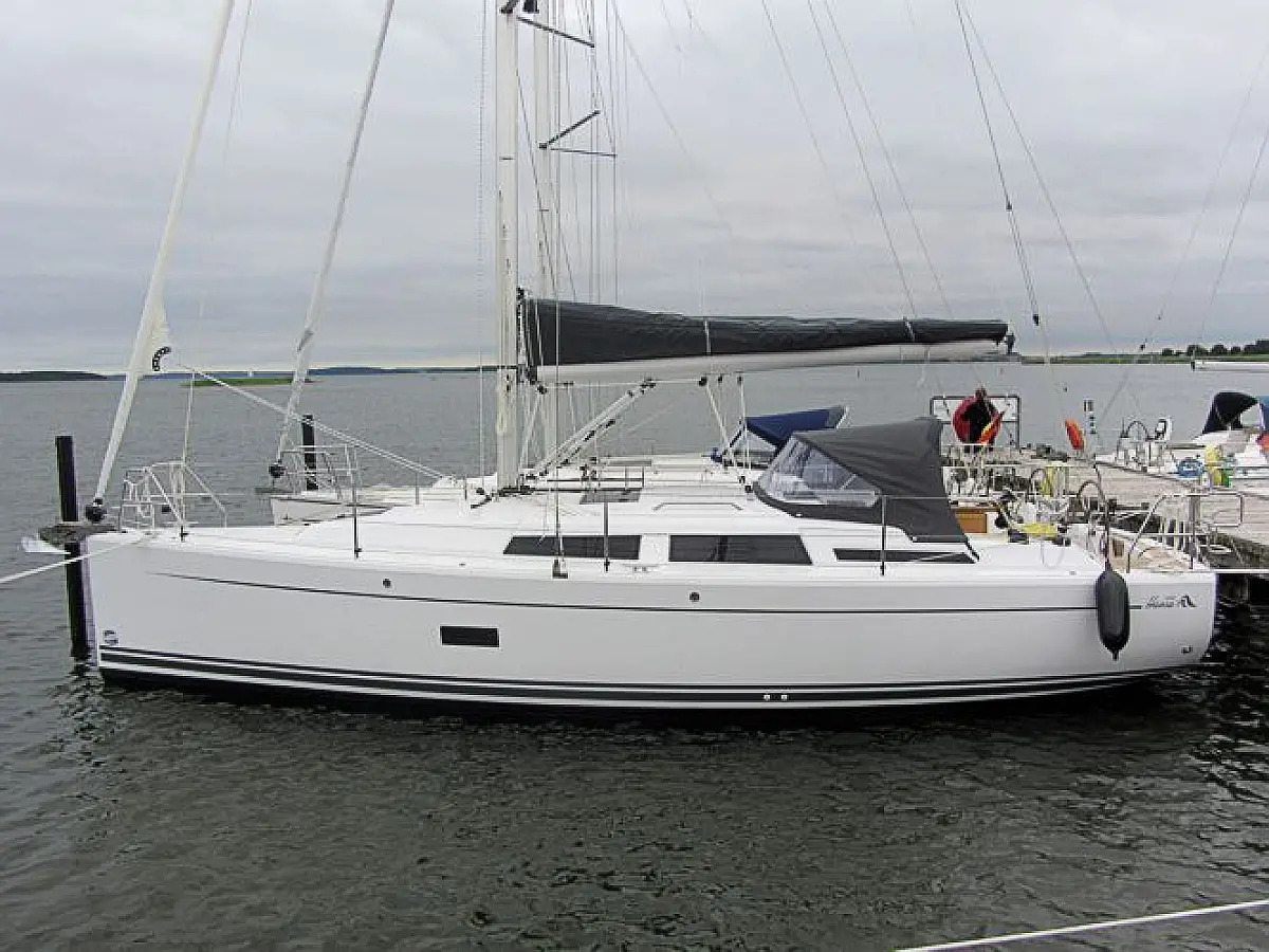 Nineteen (Hanse 348)